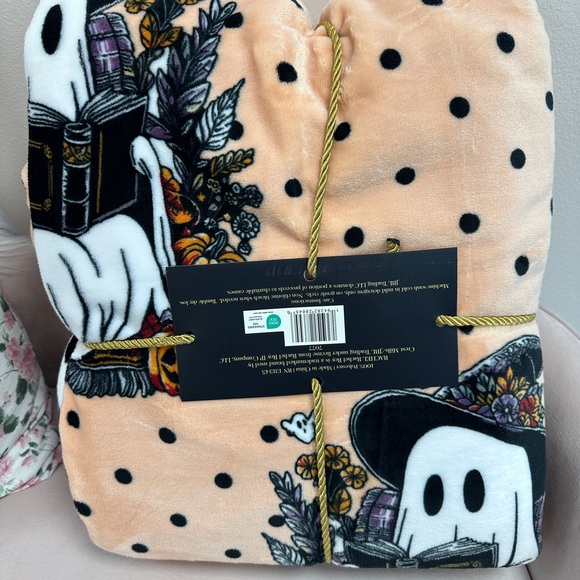 RACHEL Rachel Roy Peach and Black Polka Dot Ghost Reading Book Throw Blanket - Picture 1 of 1
